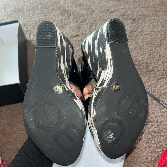 BCBGeneration black wedges with white - Picture 4 of 4